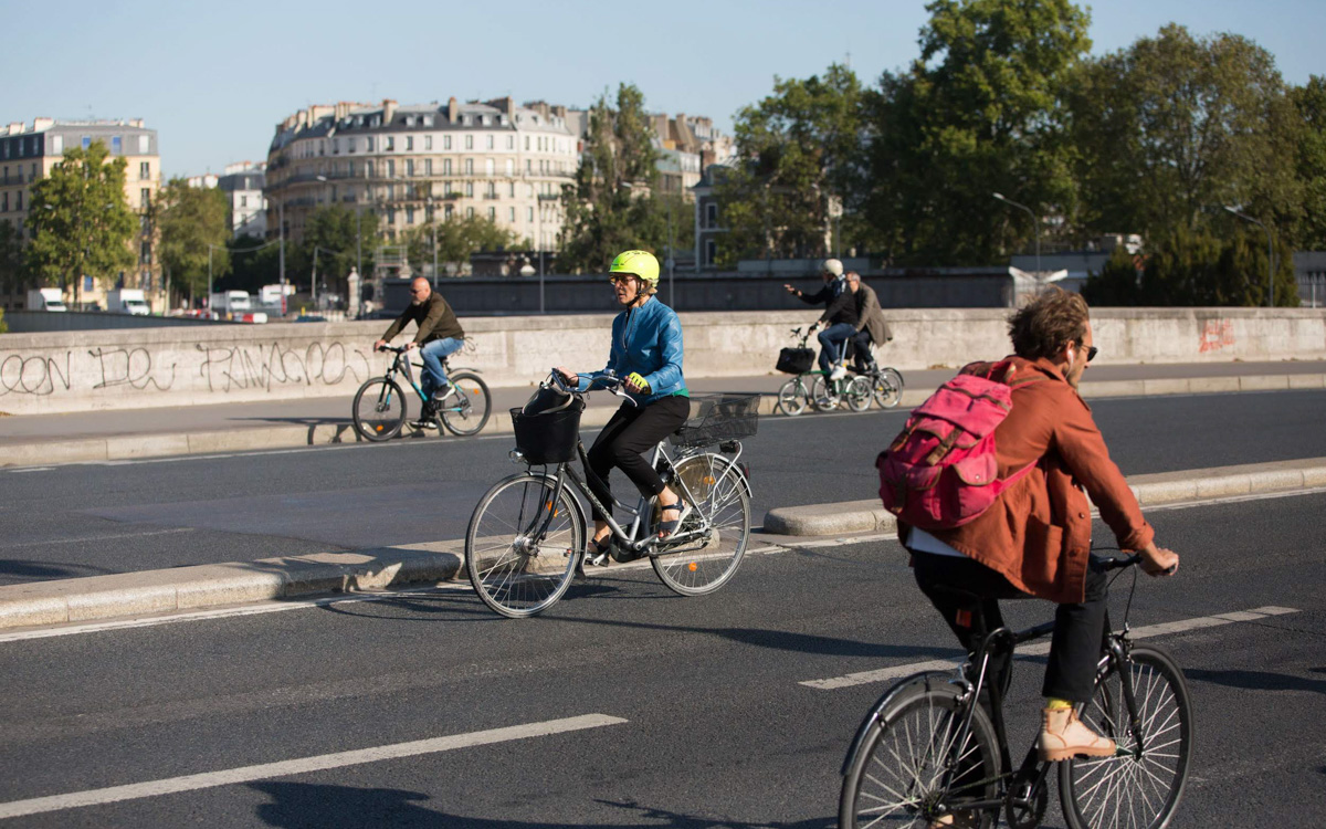 Vélos sur piste cyclable