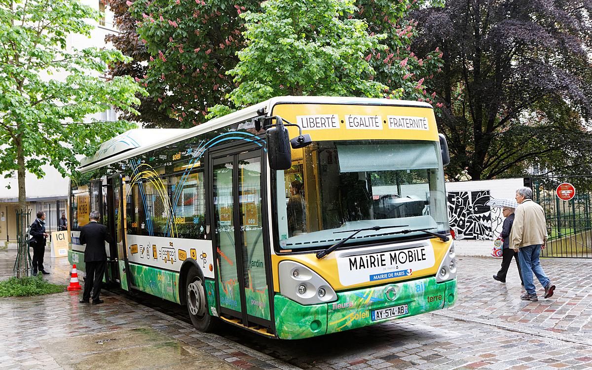 Bus de mairie mobile de Paris