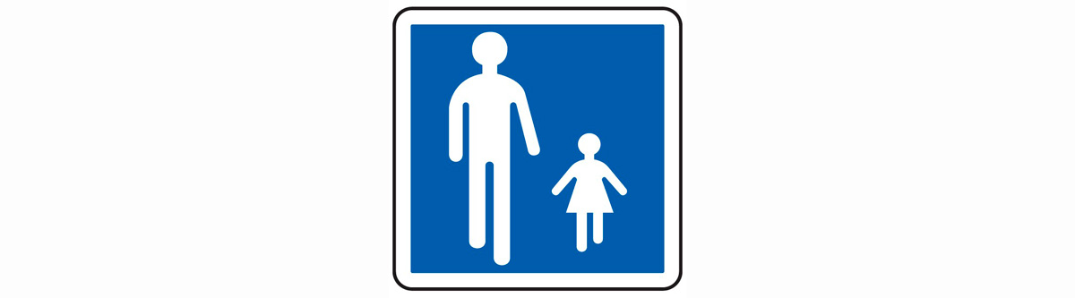 Aire piétonne : ici les cyclistes peuvent circuler sous certaines conditions : pied à terre ou à l’allure du pas