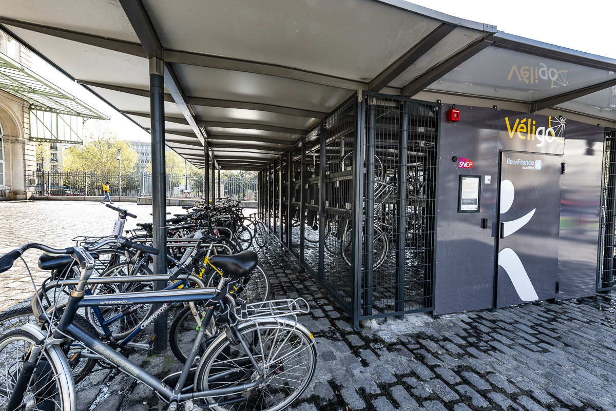 Station Véligo devant la gare de l'Est