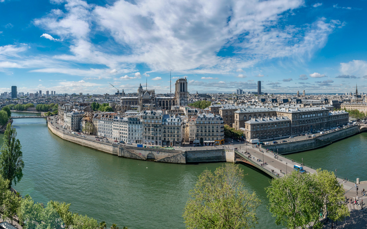 Panoramique sur l'île de la cité