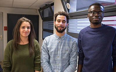 Des jeunes qui s'occupent de Paris code
