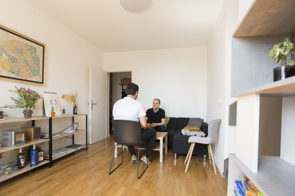 Locataires dans un logement social de la Caserne des Minimes 3e.