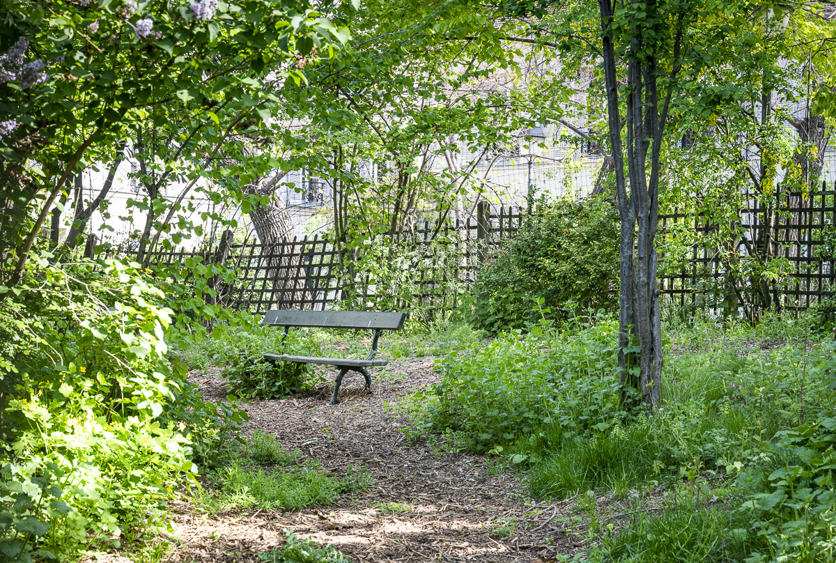 Le jardin Frédéric Dard (anc. square Cité Norvins) 18e