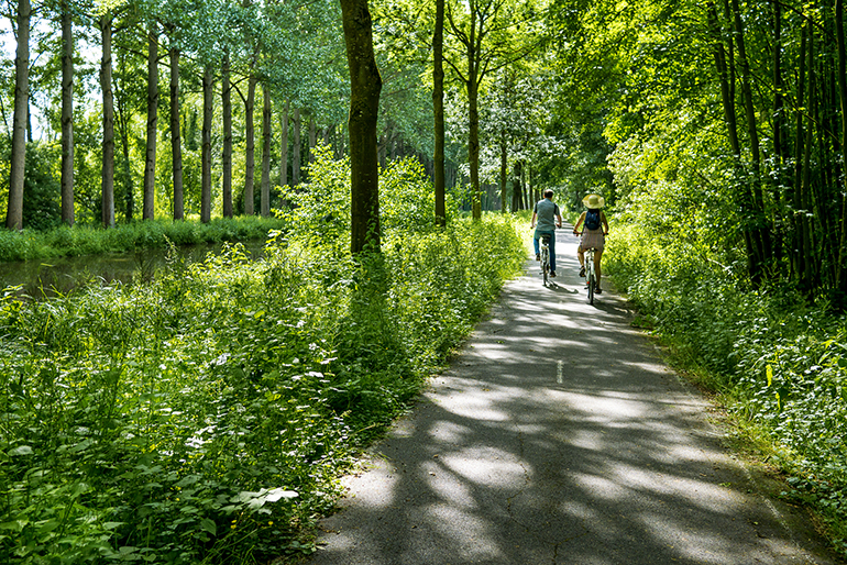 Balade à vélo le long du canal de l'Ourcq
