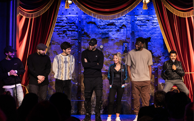 La Troupe du Jamel Comedy Club propose un spectacle collectif, avec une succession de sketchs.