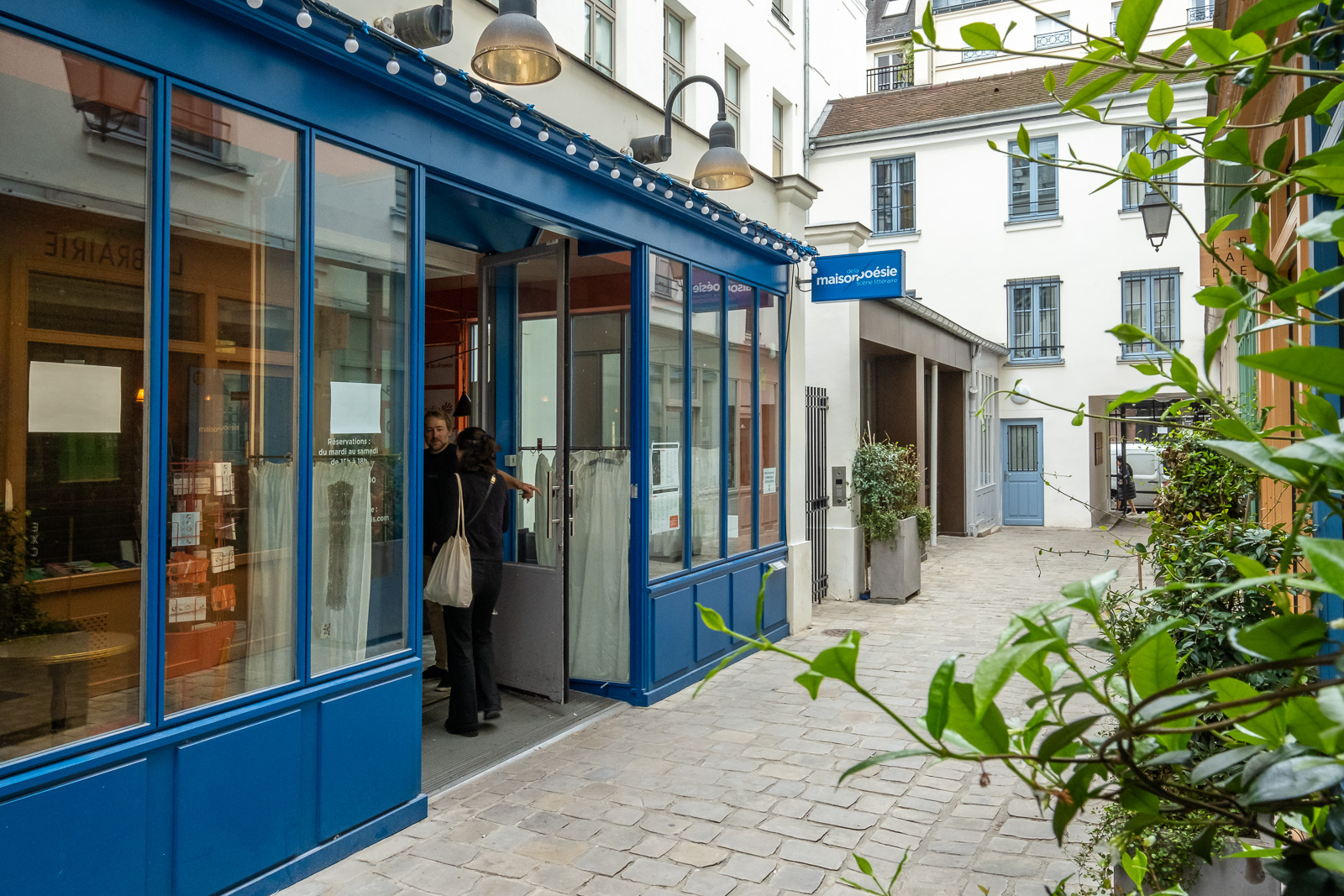 Passage Molière dans le 3e rénové avec la façade de la Maison de la poésie