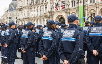 La police municipale fête sa première année, le 18 octobre 2022, sur le parvis de l'Hôtel de Ville.
