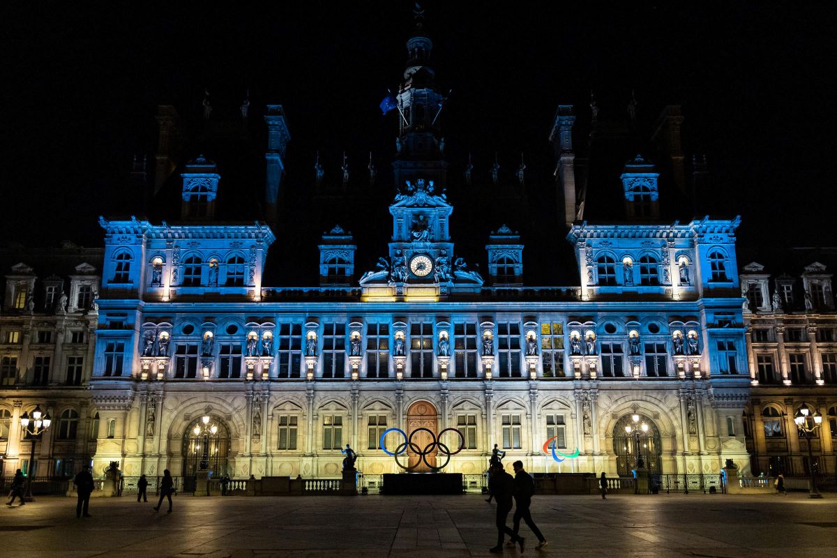 Façade l'Hôtel de Ville aux couleurs de l'Ukraine (26/02/2022)